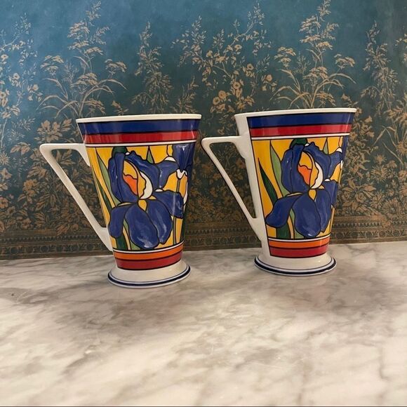 Pair of Vintage Clarice Cliff Style Iris Mugs - Picture 2 of 6